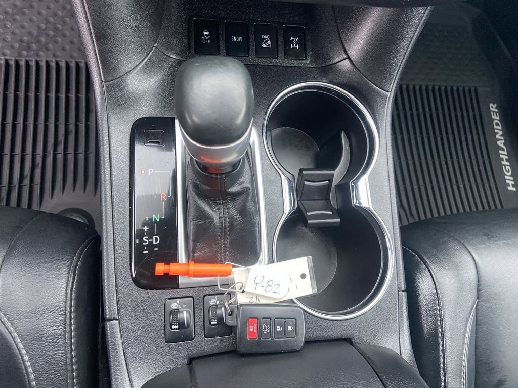 Used 2018 Toyota Highlander SE w/ Protection Package #3 image 16