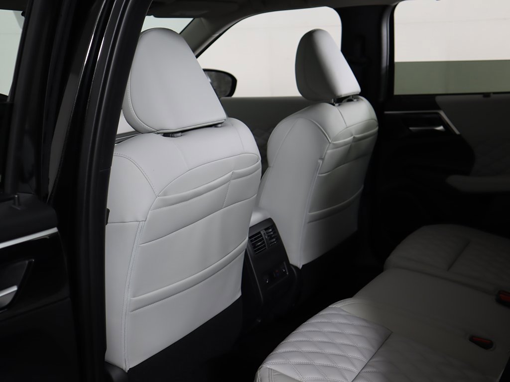 New 2025 Mitsubishi Outlander SEL image 33