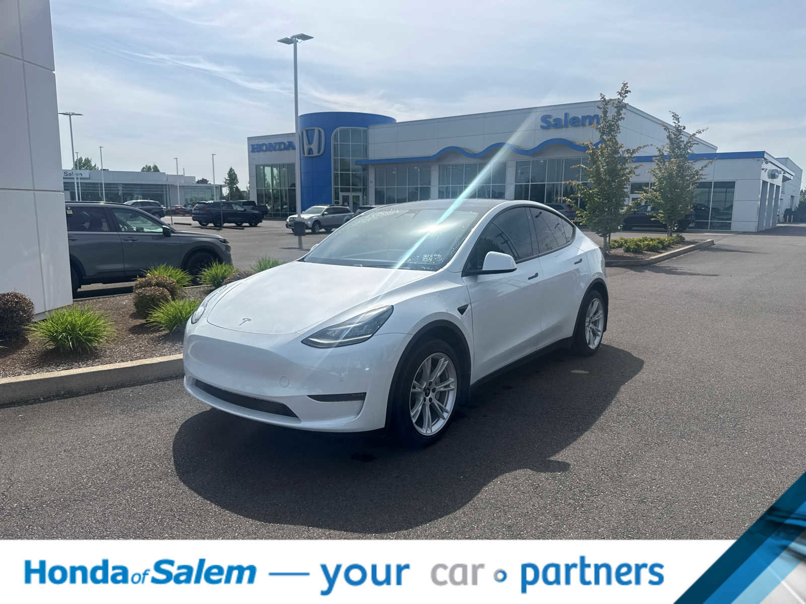 Used 2020 Tesla Model Y Long Range AWD/4WD image 1