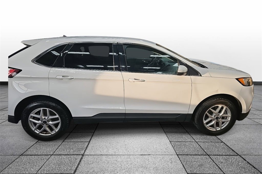 Used 2024 Ford Edge SEL image 4