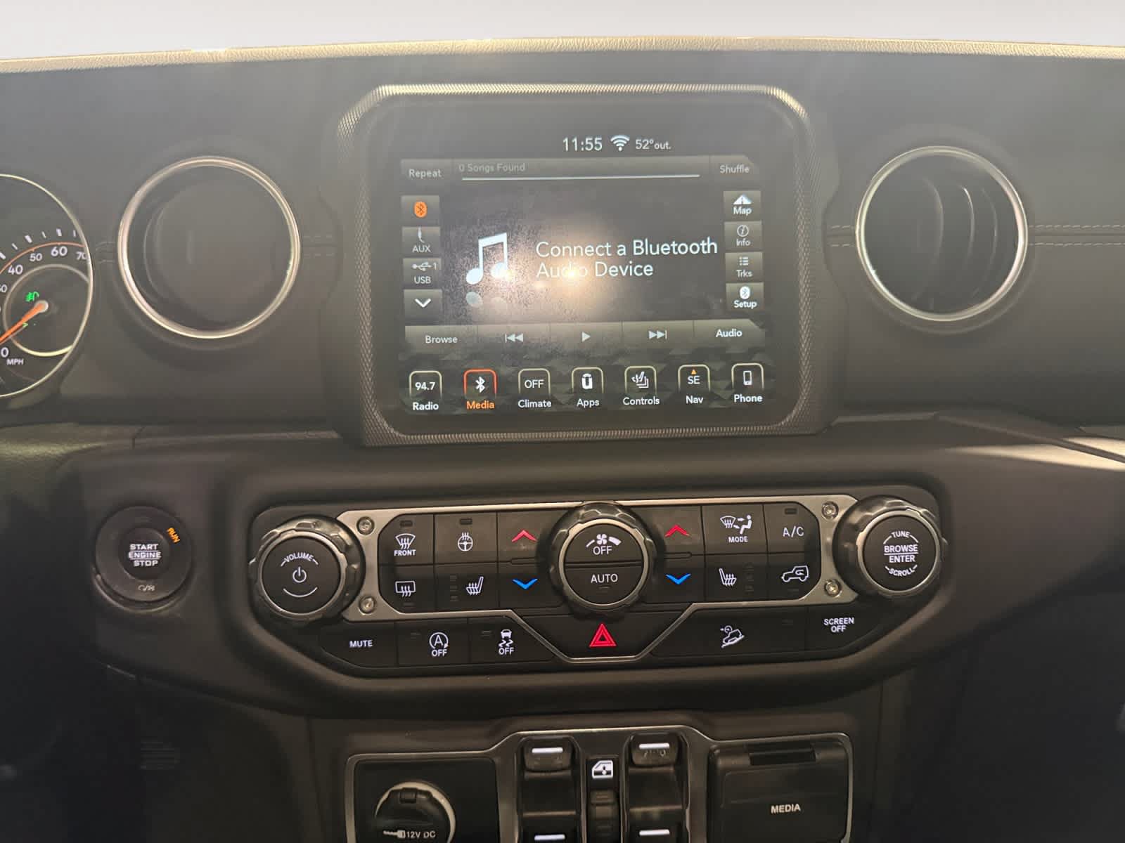 Used 2019 Jeep Wrangler Unlimited Sahara AWD/4WD image 12