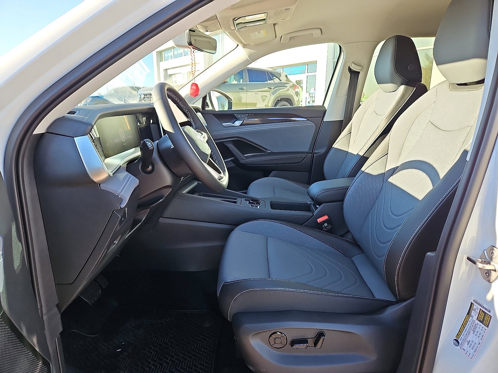 New 2026 Volkswagen Tiguan SE image 11