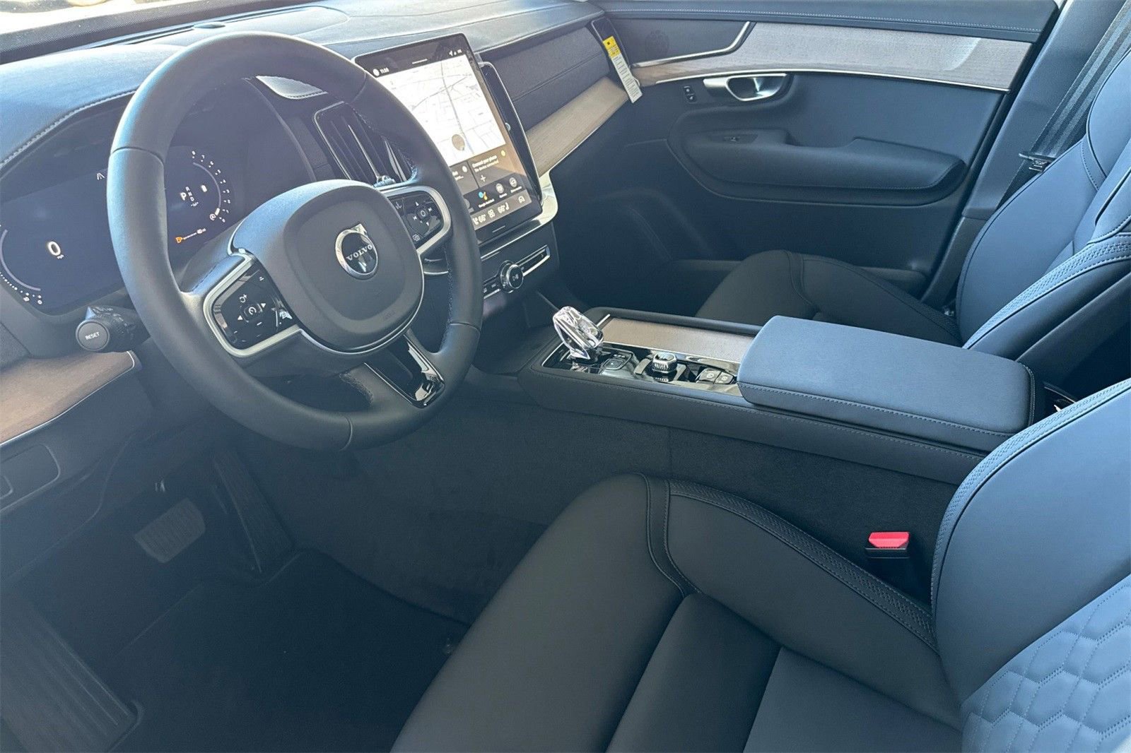 New 2026 Volvo XC90 B6 Core w/ Protection Package image 11