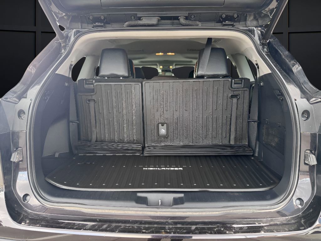 Used 2021 Toyota Highlander XLE image 26