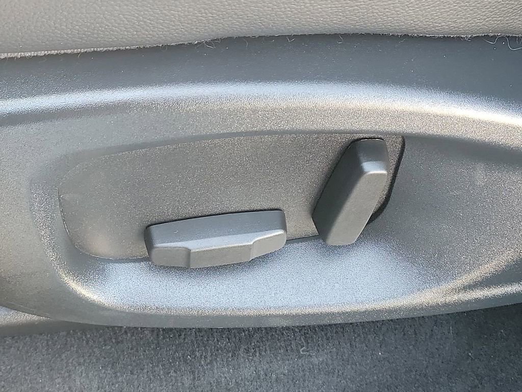 Used 2018 Jaguar F-PACE Premium image 27