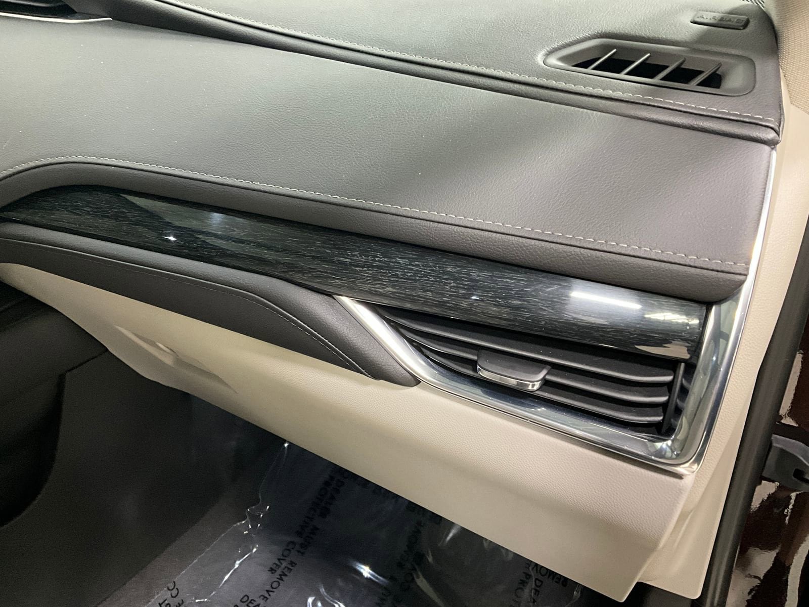 Used 2021 Cadillac XT4 Premium Luxury AWD/4WD image 14