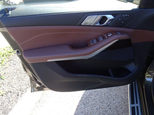 Used 2020 BMW X7 xDrive40i w/ Parking Assistance Package image 9