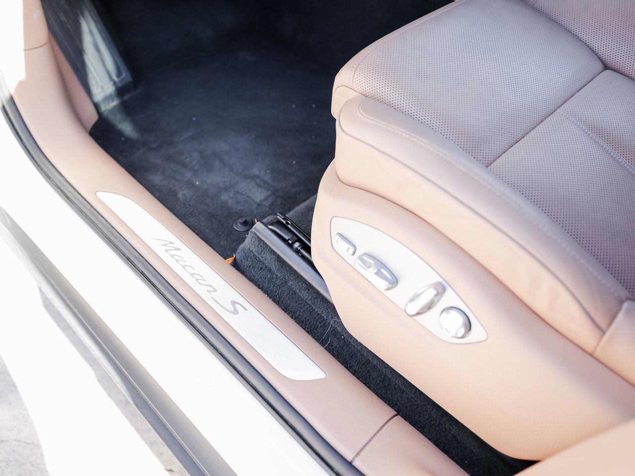 Certified 2022 Porsche Macan S image 14