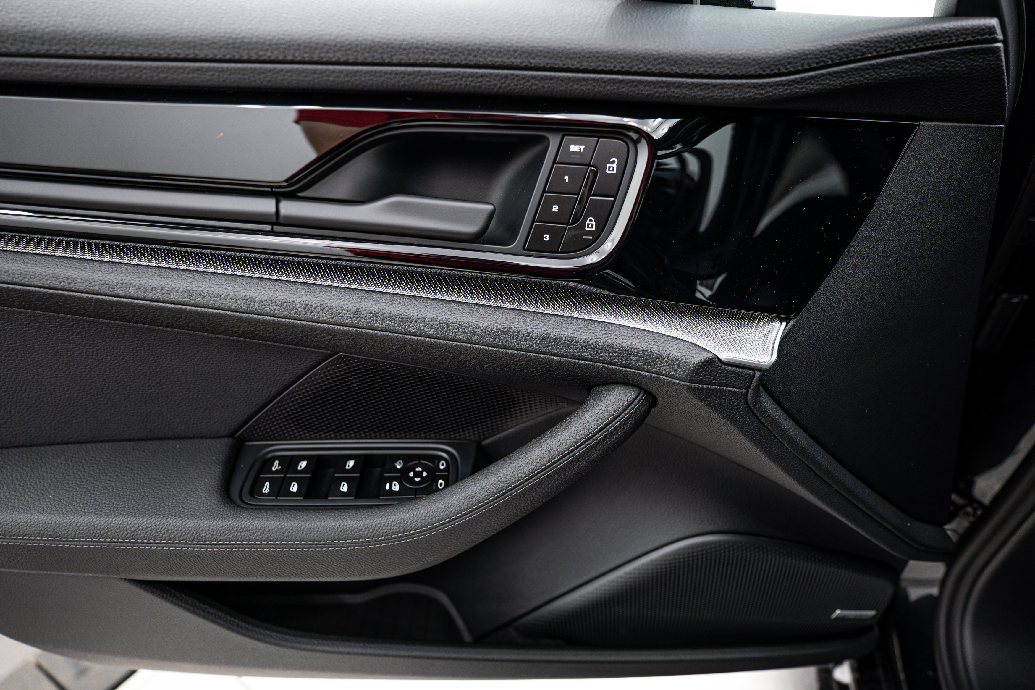 Certified 2026 Porsche Panamera 4 AWD/4WD image 17