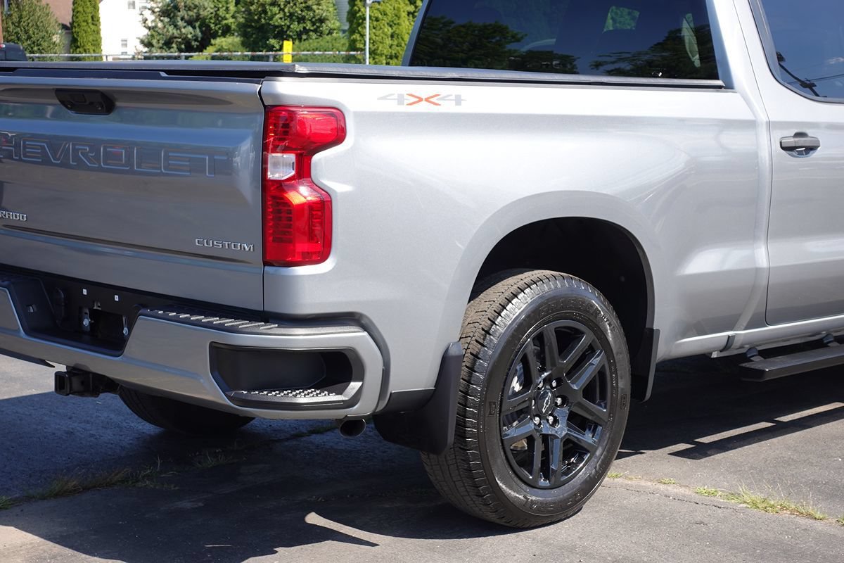 Used 2024 Chevrolet Silverado 1500 Custom AWD/4WD image 10