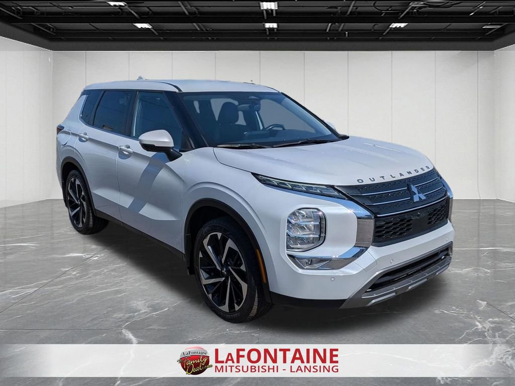 Used 2023 Mitsubishi Outlander SE Black Edition image 7