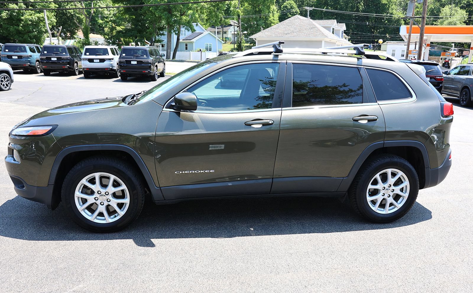 Used 2015 Jeep Cherokee Latitude w/ Cold Weather Group AWD/4WD image 4