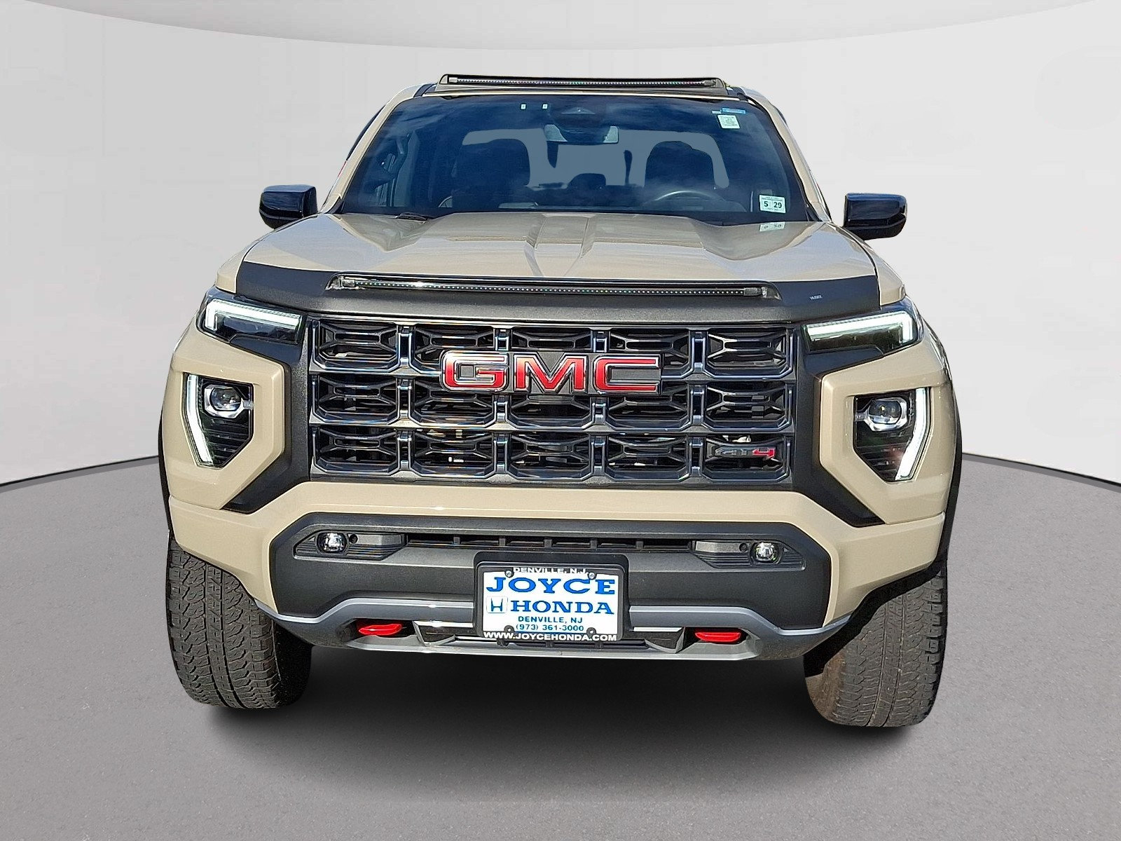 Used 2024 GMC Canyon AT4 w/ AT4 Premium Package AWD/4WD image 3