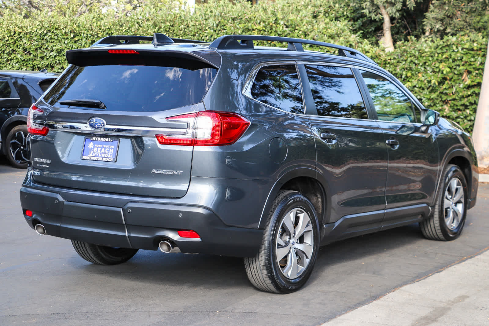 Used 2023 Subaru Ascent Premium w/ Convenience Package AWD/4WD image 6