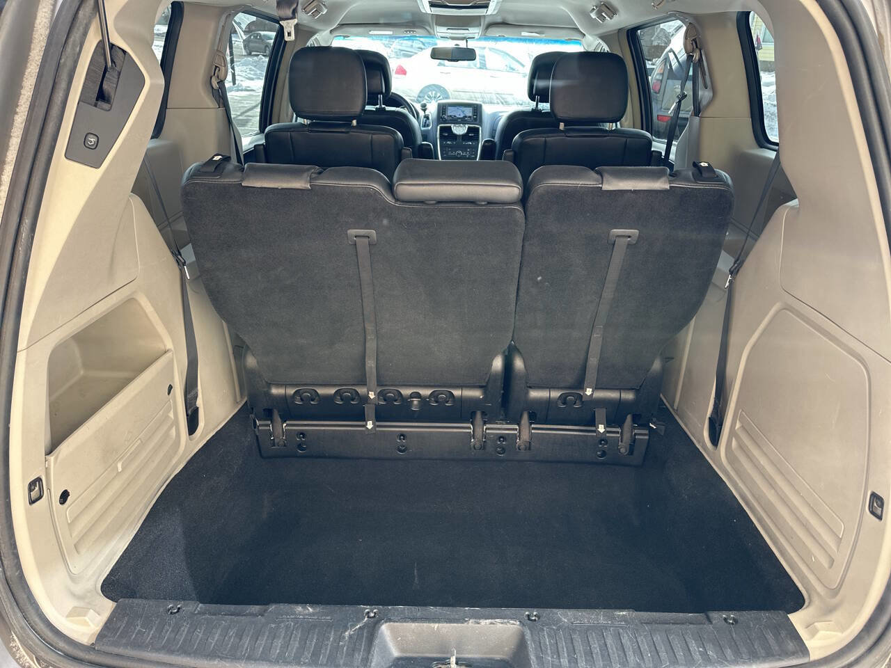 Used 2015 Chrysler Town & Country Touring image 10