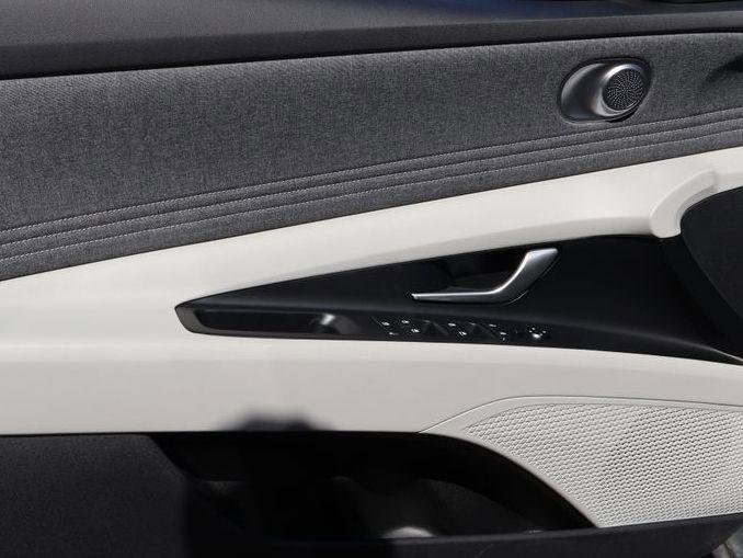 New 2026 Hyundai Elantra Limited image 22