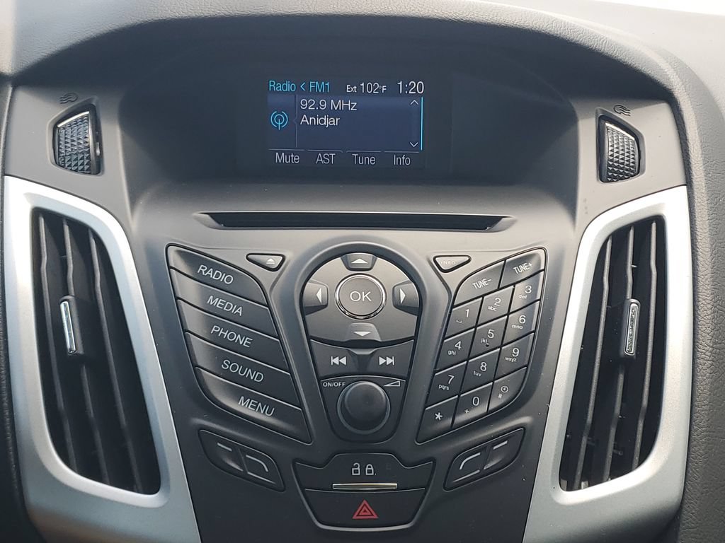 Used 2014 Ford Focus SE FWD image 17