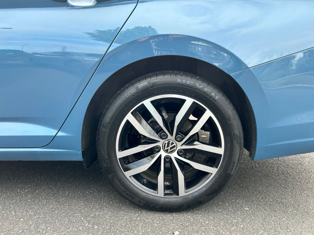 Used 2025 Volkswagen Jetta SE FWD image 4