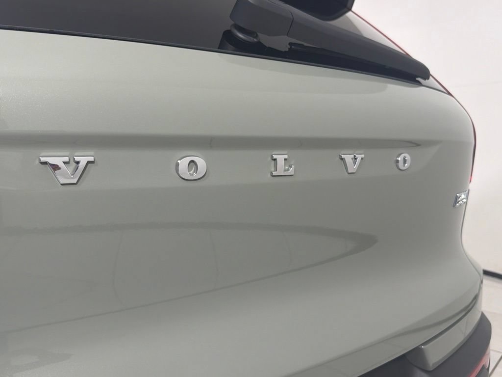 Used 2024 Volvo XC40 B5 Plus AWD/4WD image 10