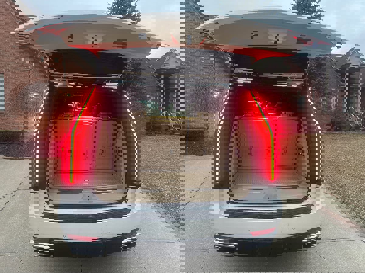 Used 2021 Cadillac Escalade Premium Luxury w/ Performance Package image 14