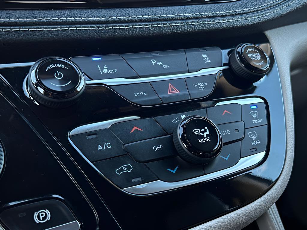 Used 2021 Chrysler Pacifica Limited image 59