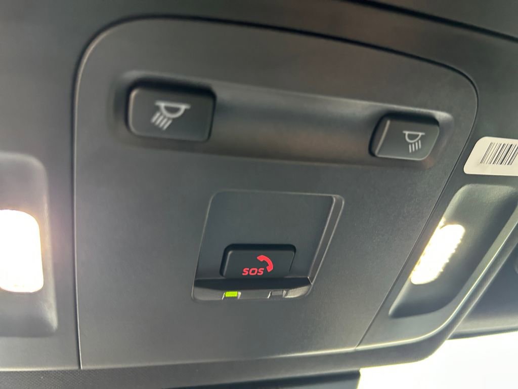 Used 2026 Toyota Camry Hybrid w/ Multimedia Upgrade Package FWD image 33