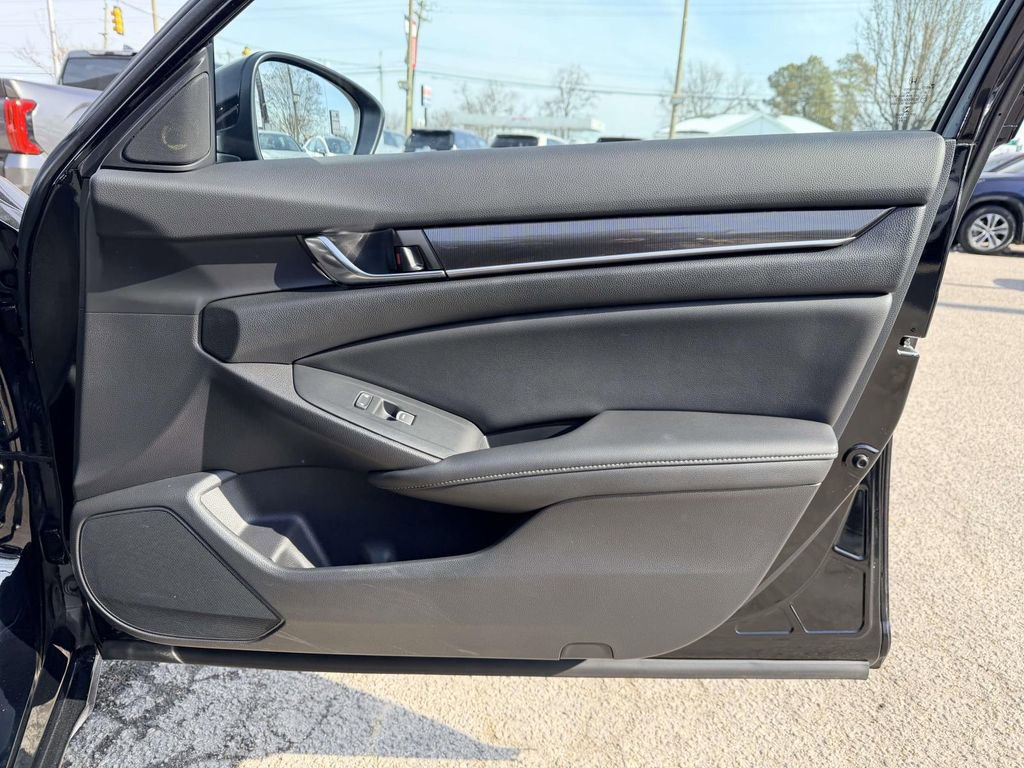 Used 2022 Honda Accord Sport image 11