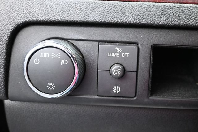 Used 2011 Cadillac Escalade Luxury AWD/4WD image 26