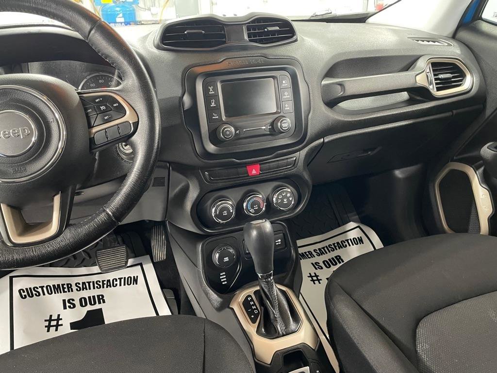 Used 2015 Jeep Renegade Latitude AWD/4WD image 33