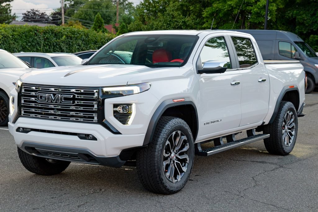 Used 2024 GMC Canyon Denali AWD/4WD image 3