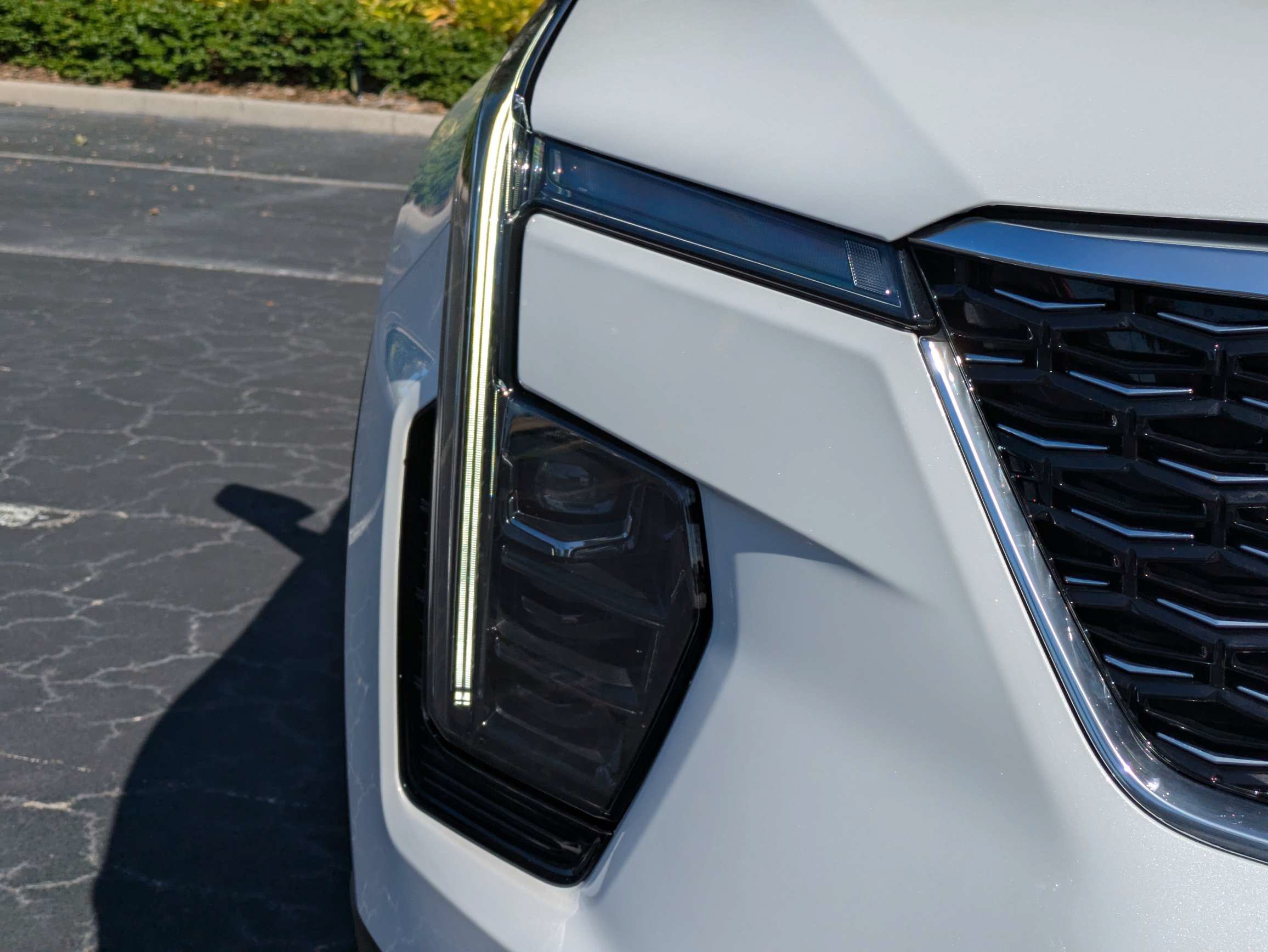 Used 2024 Cadillac XT4 Luxury w/ Cold Weather Package FWD image 7