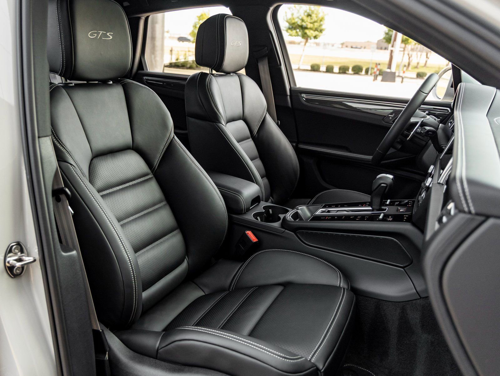 New 2026 Porsche Macan GTS AWD/4WD image 46