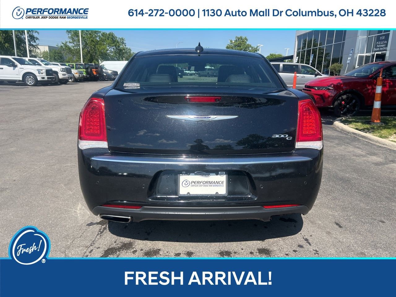 Used 2015 Chrysler 300 C Platinum w/ Light Group RWD image 4