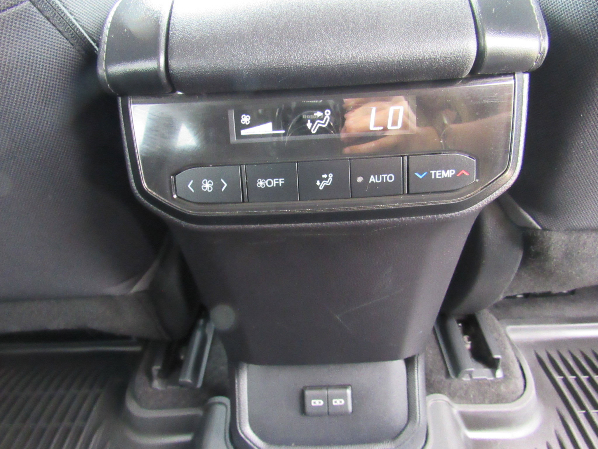 Used 2023 Toyota Highlander L FWD image 37