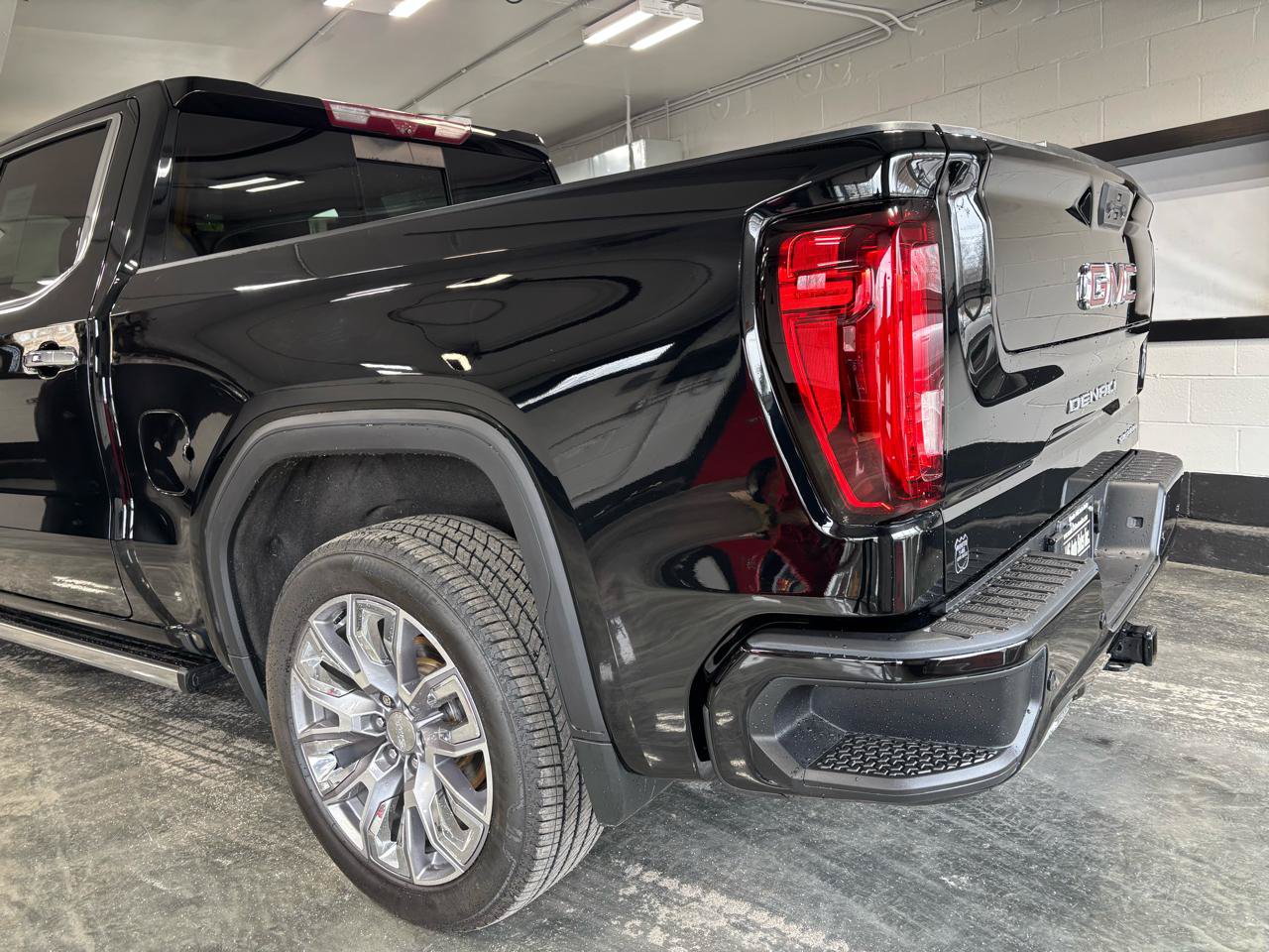 Used 2022 GMC Sierra 1500 Denali w/ Denali Reserve Package AWD/4WD image 10
