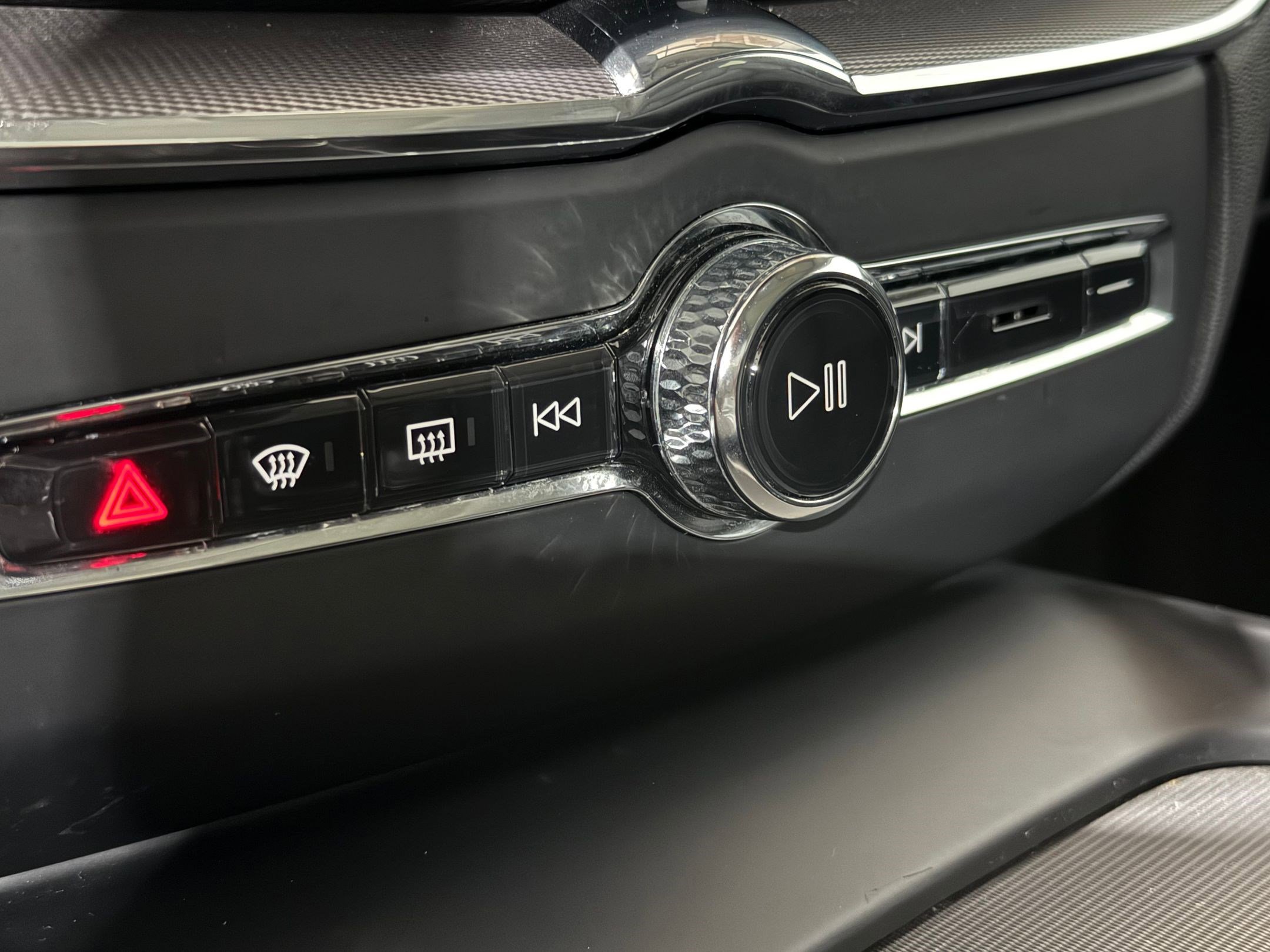 Used 2019 Volvo XC60 T5 Inscription w/ Protection Package Premier image 28