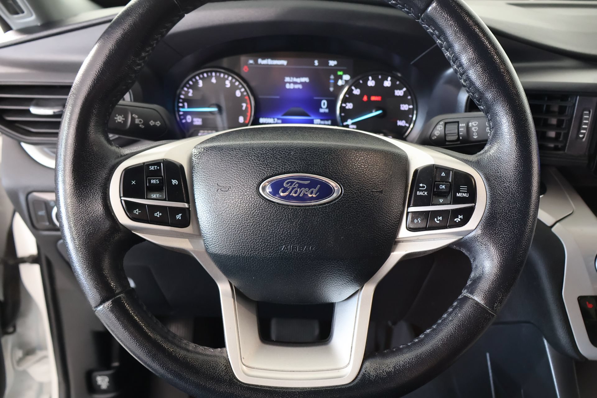 Used 2023 Ford Explorer XLT AWD/4WD image 3