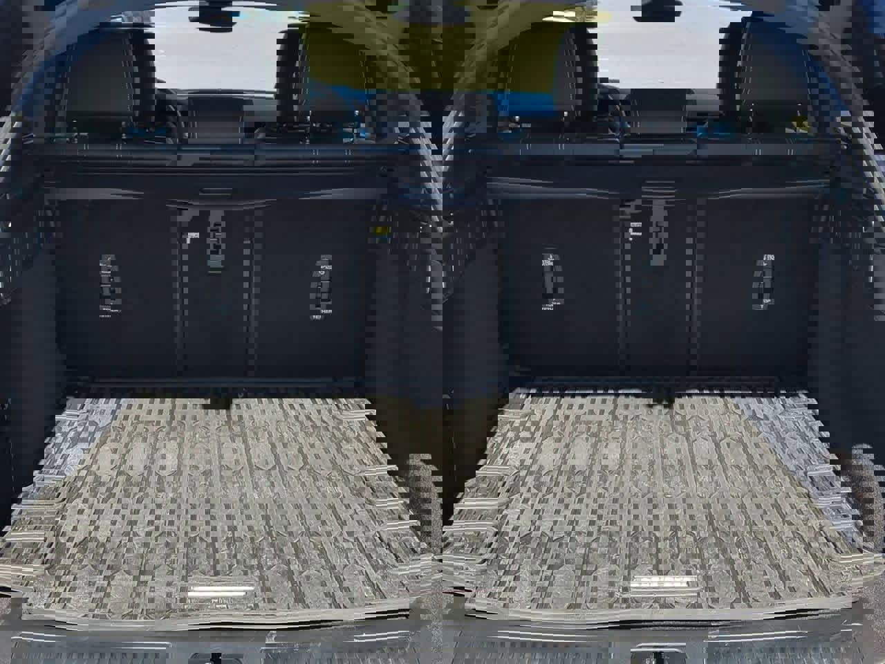 Used 2022 Land Rover Range Rover Velar R-Dynamic S image 34