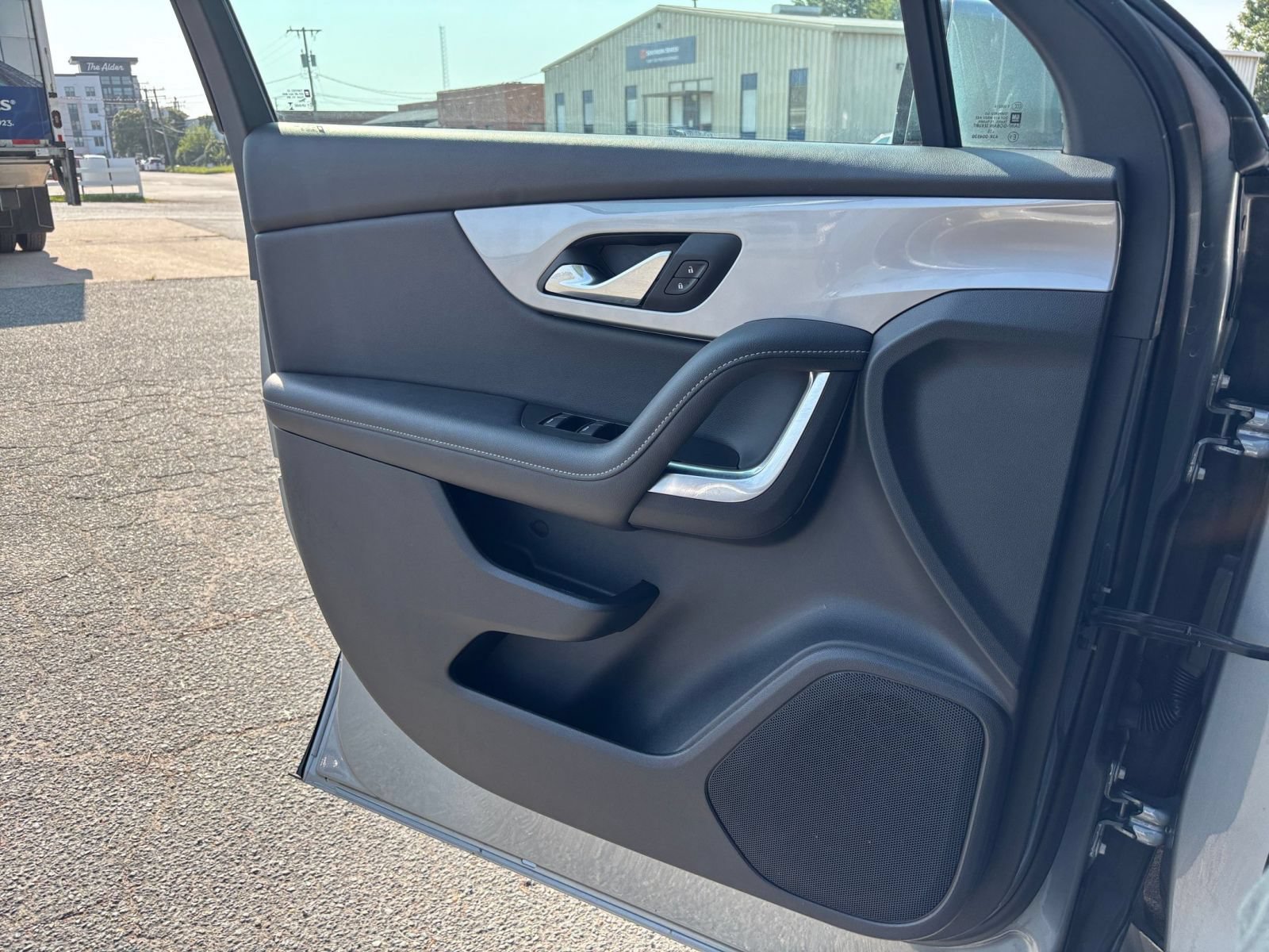 Used 2025 Chevrolet Blazer LT FWD image 15