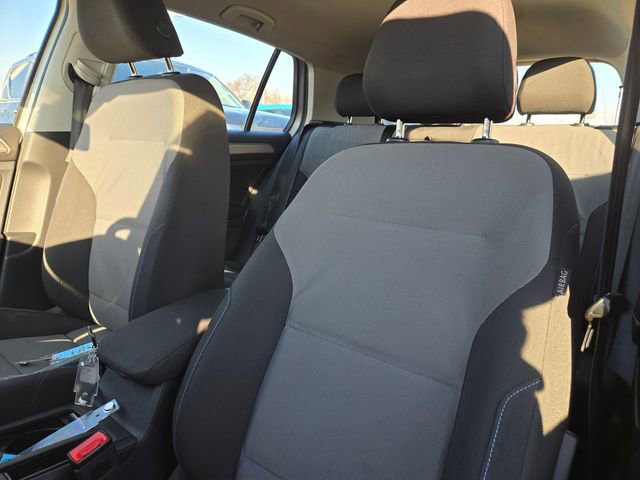 Used 2015 Volkswagen e-Golf Limited Edition image 12