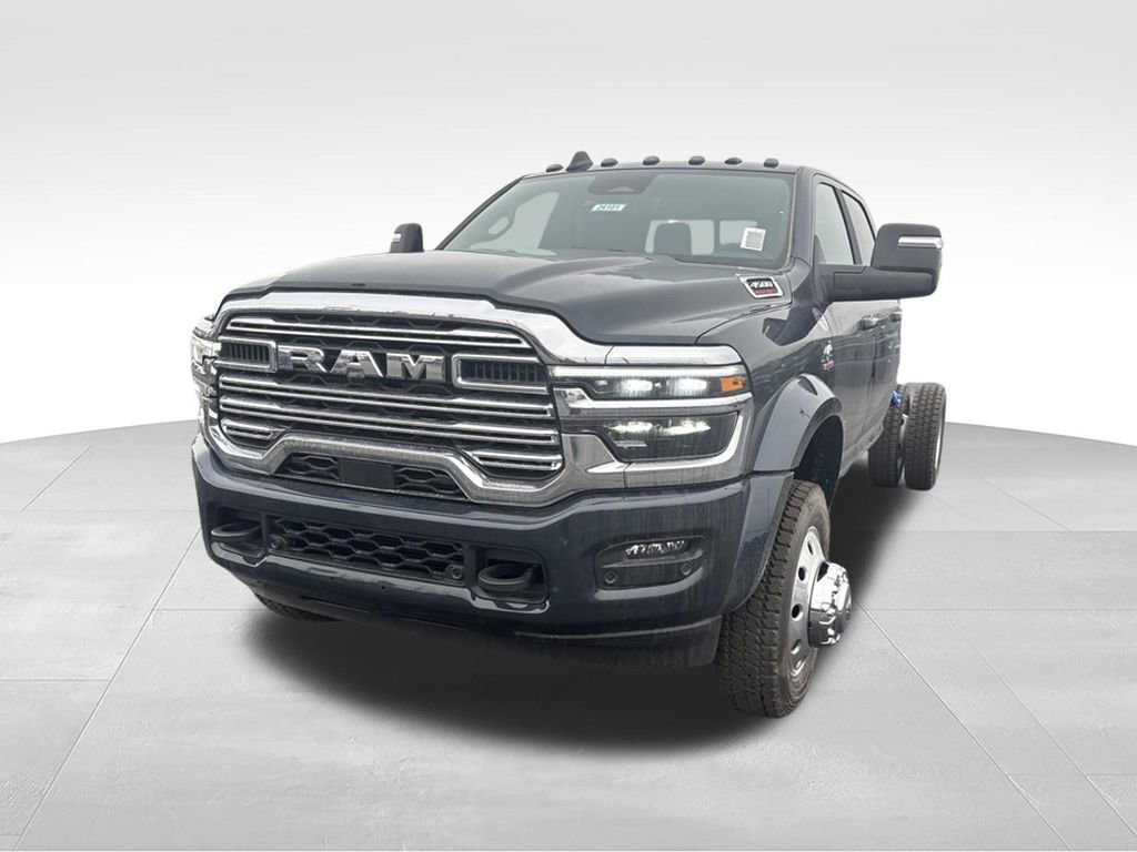 New 2026 RAM 4500 4x4 Crew Cab DRW w/ Laramie Trim Package image 10