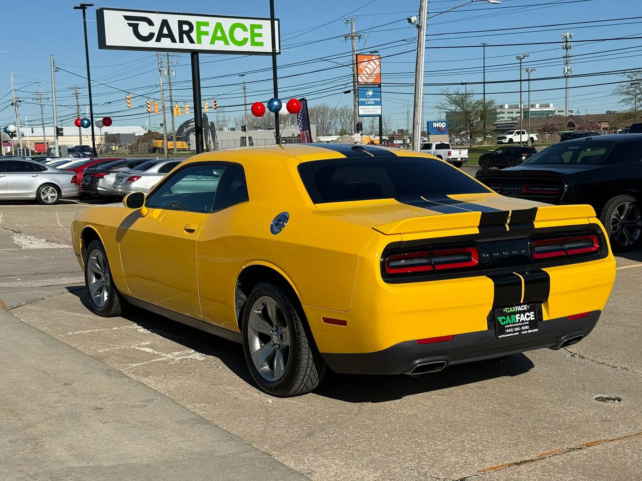 Used 2018 Dodge Challenger SXT w/ Driver Convenience Group RWD image 9