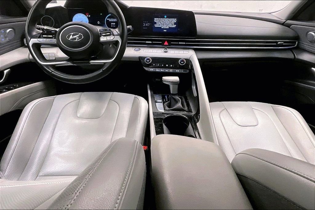 Used 2023 Hyundai Elantra Limited FWD image 11