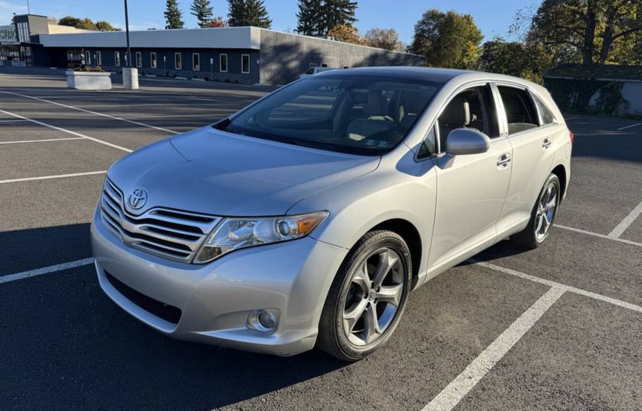 Used 2010 Toyota Venza AWD w/ Comfort Pkg image 1