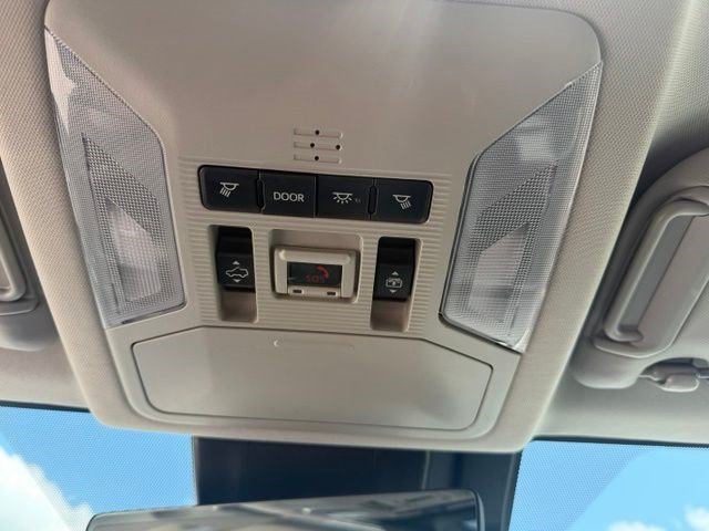 Used 2021 Toyota RAV4 Limited AWD/4WD image 18