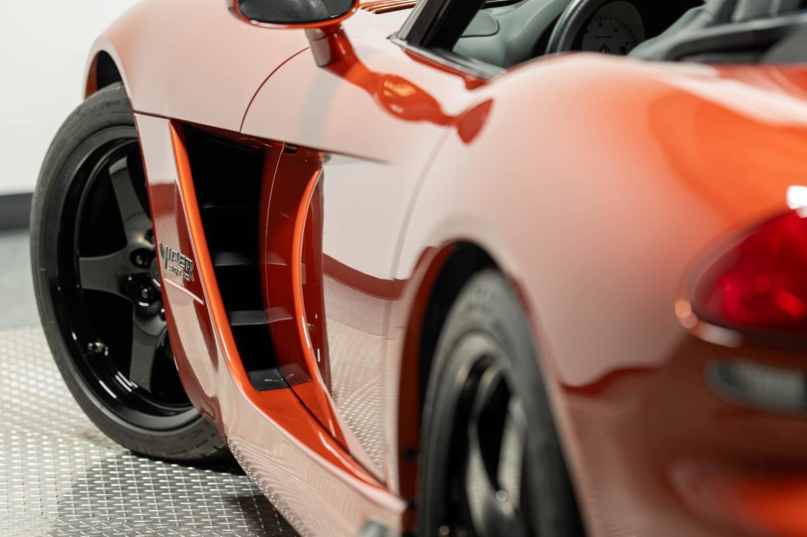 Used 2005 Dodge Viper SRT-10 w/ Copperhead Edition Group RWD image 48