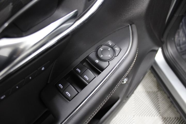 Used 2023 Buick Envision Essence image 18