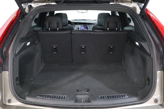 Used 2020 Cadillac XT4 Premium Luxury w/ Technology Package FWD image 33