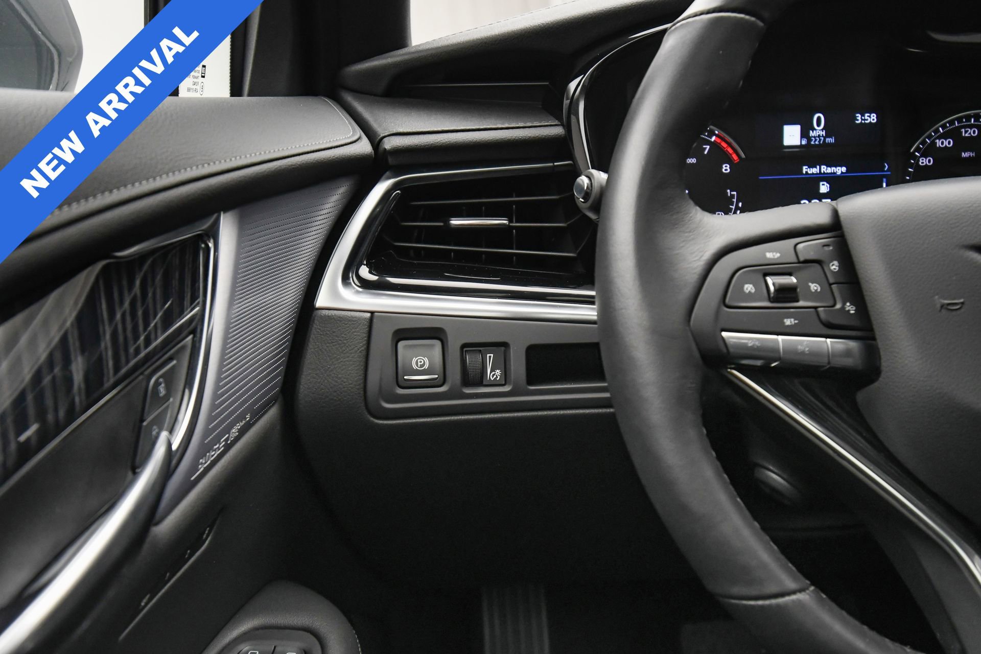 Used 2025 Cadillac XT6 Premium Luxury image 38