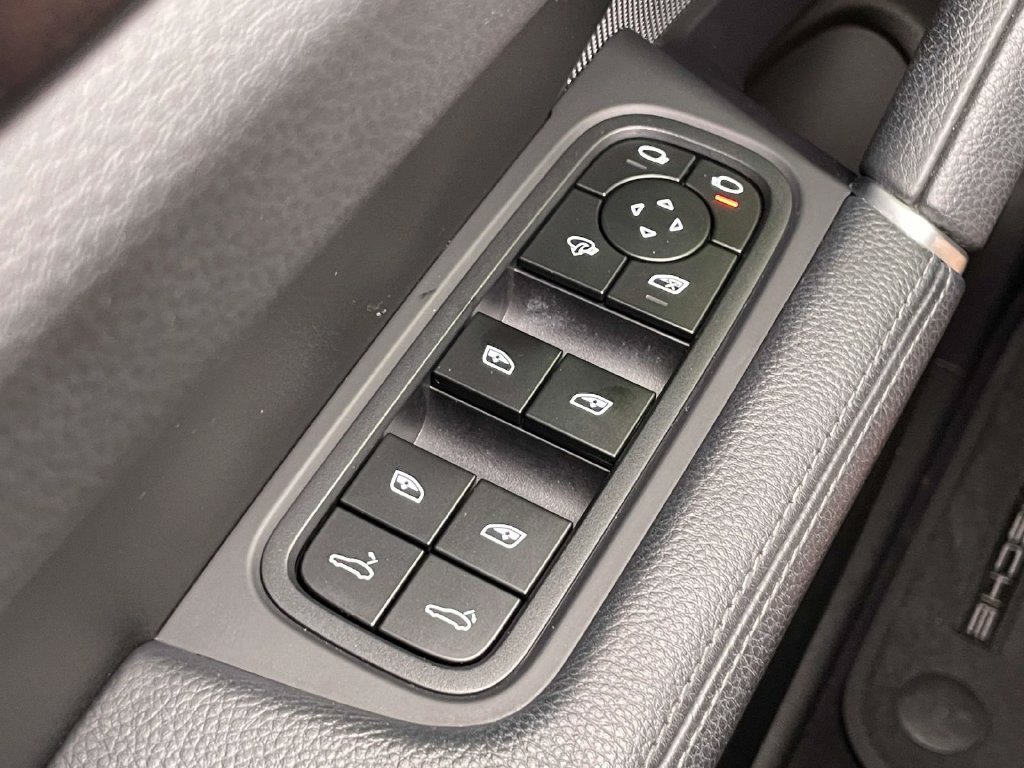 Certified 2023 Porsche Cayenne S Platinum AWD/4WD image 38